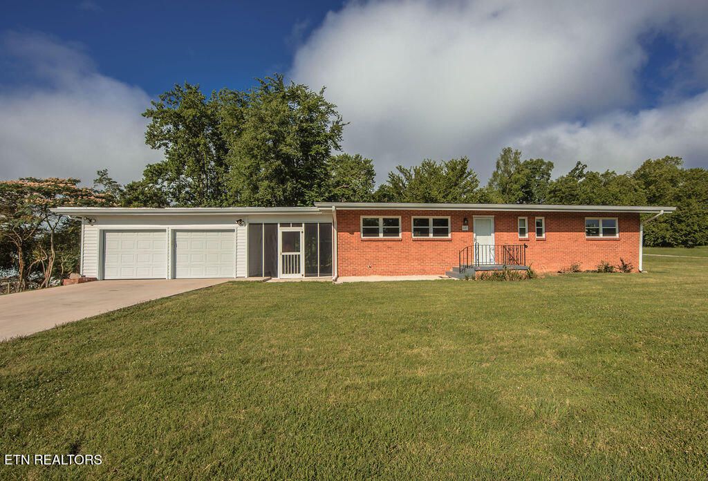 607 Peachtree Rd, Kingston, TN 37763