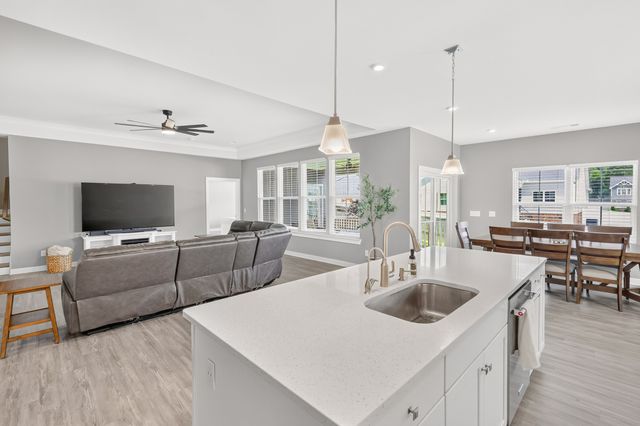 1427 Dawbarn Dr, Murfreesboro, TN 37128
