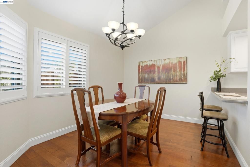 Image 7 of property listing at 1825 Crestline Rd, Pleasanton, CA 94566