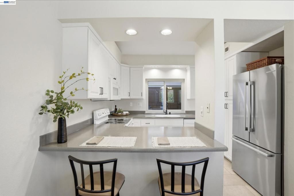 Image 9 of property listing at 1825 Crestline Rd, Pleasanton, CA 94566