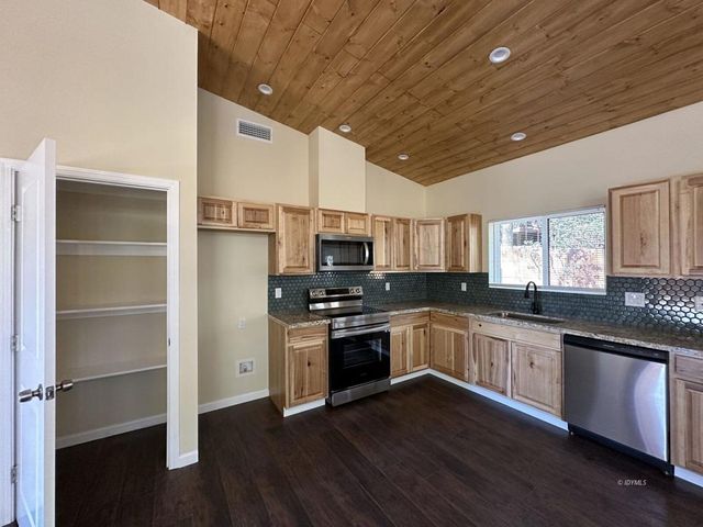 52810 Sugar Pine, Idyllwild, CA 92549