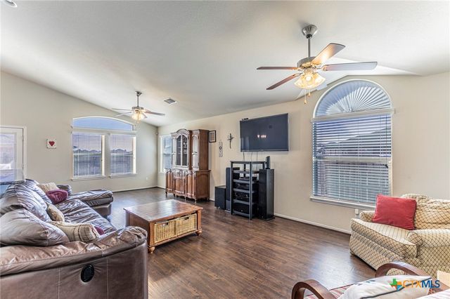 1203 Emerald Gate Drive, Temple, TX 76502