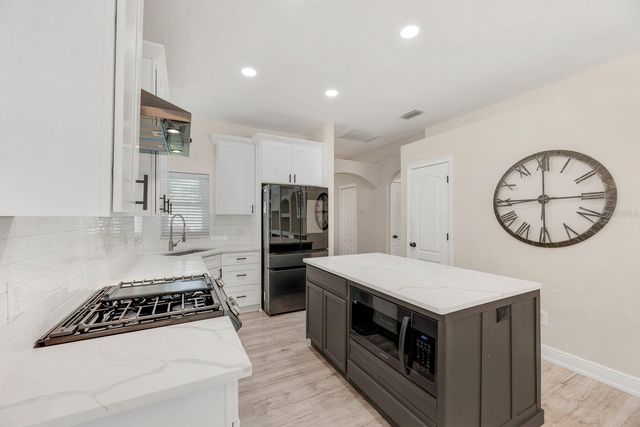 6116 SKYLARKCREST DRIVE, Lithia, FL 33547