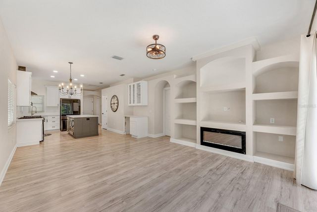 6116 SKYLARKCREST DRIVE, Lithia, FL 33547