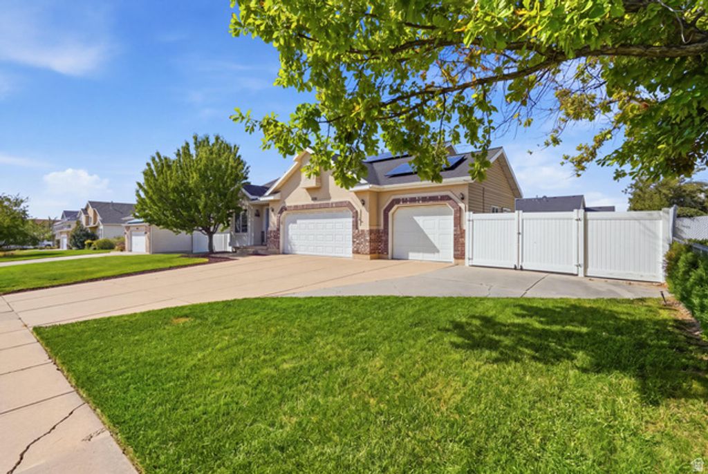 1062 W 200 S, Clearfield, UT 84015 — photo 2