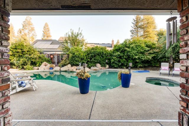 859 E Partridge Lane, Fresno, CA 93730