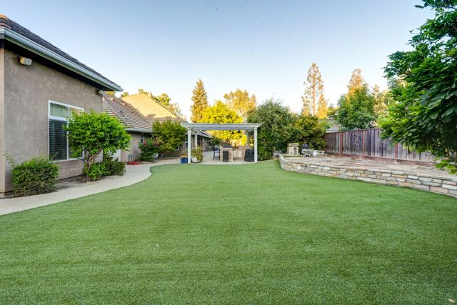 859 E Partridge Lane, Fresno, CA 93730