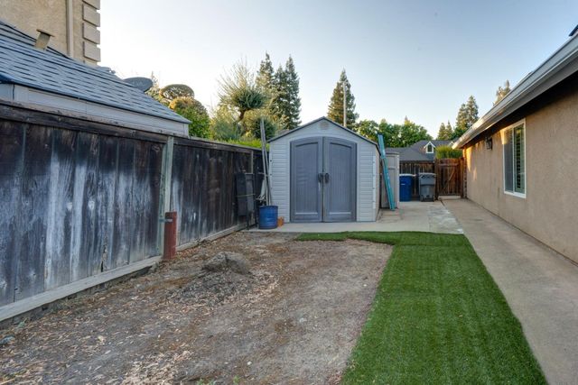 859 E Partridge Lane, Fresno, CA 93730