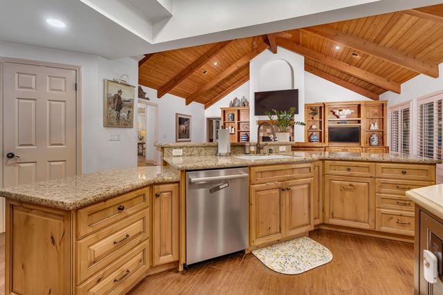 859 E Partridge Lane, Fresno, CA 93730