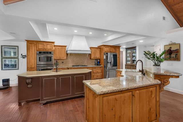 859 E Partridge Lane, Fresno, CA 93730