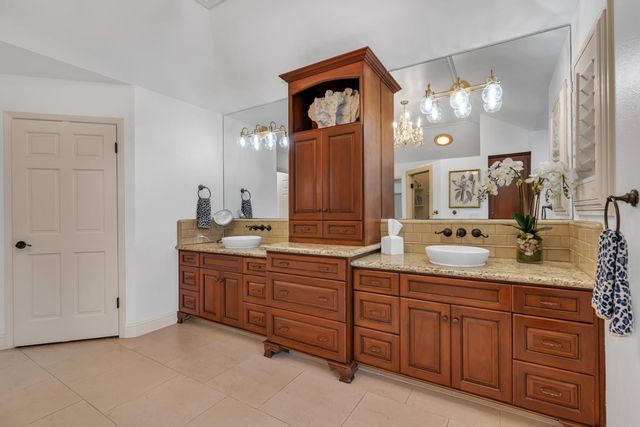 859 E Partridge Lane, Fresno, CA 93730