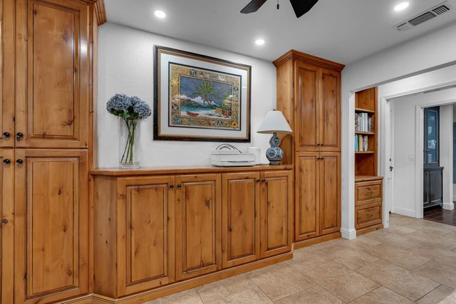 859 E Partridge Lane, Fresno, CA 93730