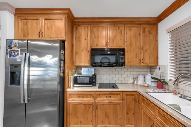 859 E Partridge Lane, Fresno, CA 93730