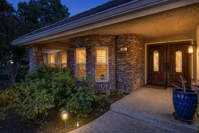 859 E Partridge Lane, Fresno, CA 93730