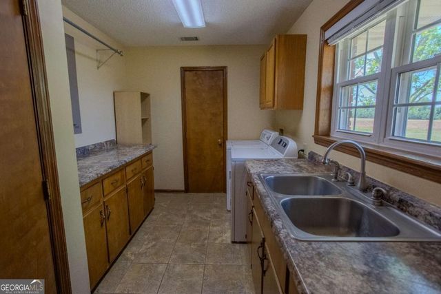 68 Smart Road, Baxley, GA 31513