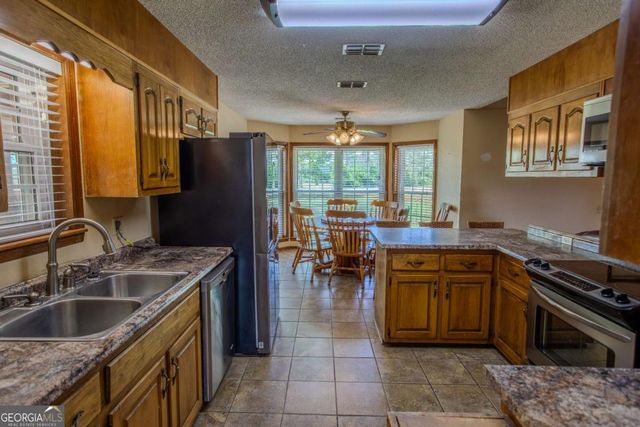 68 Smart Road, Baxley, GA 31513