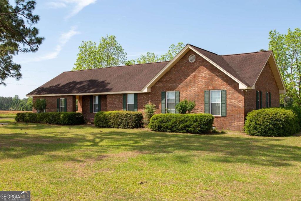68 Smart Road, Baxley, GA 31513