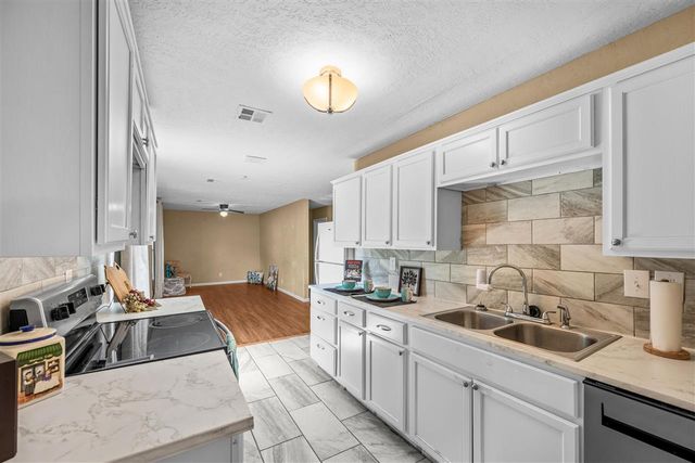 825 NW 35th ST, Lawton, OK 73505