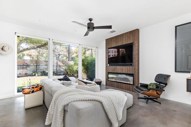 631 Tillery ST 1, Austin, TX 78702