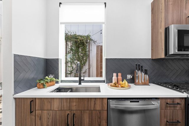 631 Tillery ST 1, Austin, TX 78702
