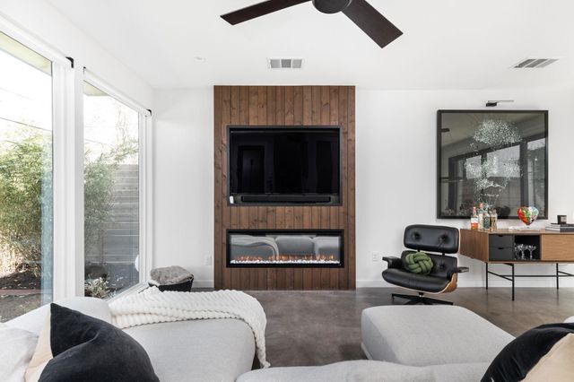 631 Tillery ST 1, Austin, TX 78702