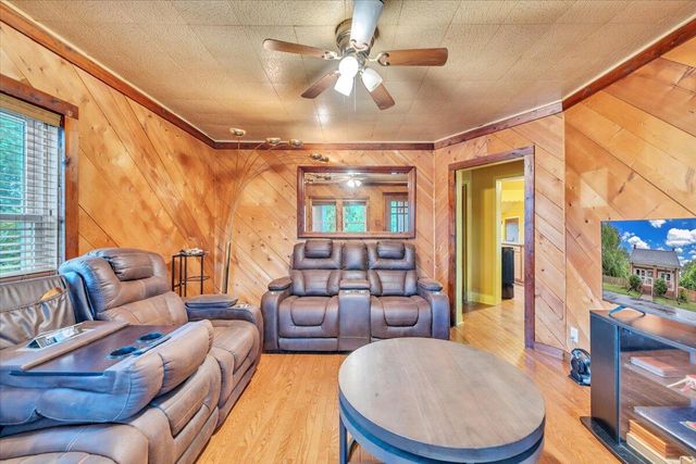 4917 Autumn LN, Roanoke, VA 24017
