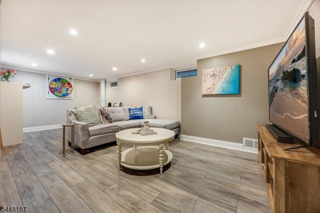 24 Ridge Rd, Glen Rock Boro, NJ 07452
