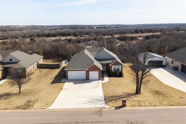 8930 Tall Oaks Drive, Guthrie, OK 73044