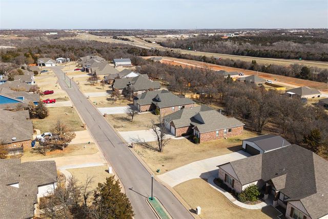8930 Tall Oaks Drive, Guthrie, OK 73044