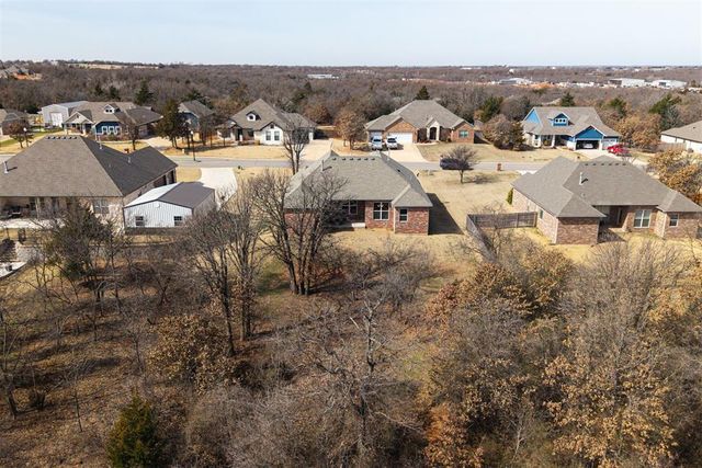 8930 Tall Oaks Drive, Guthrie, OK 73044