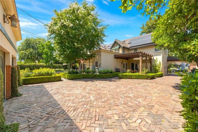 3594 Castle Reagh Place, Riverside, CA 92506