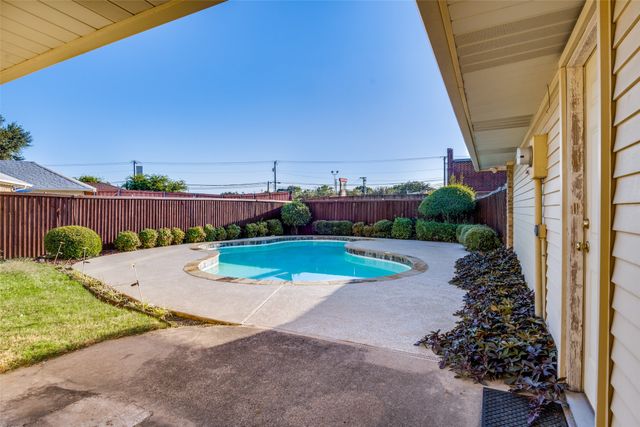 2413 Parkside Drive, Garland, TX 75040