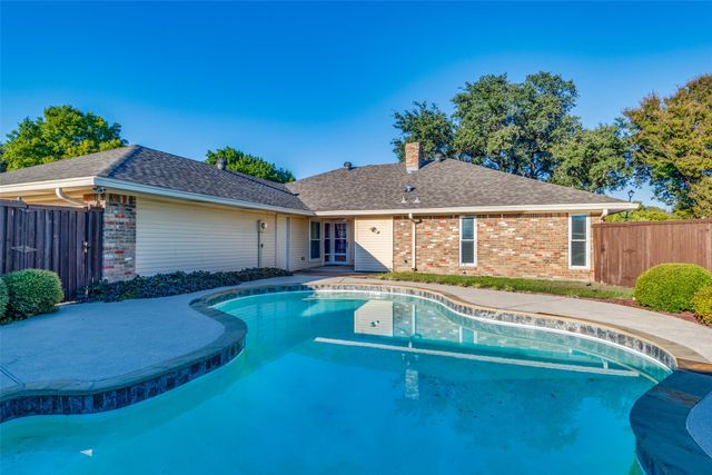 2413 Parkside Drive, Garland, TX 75040