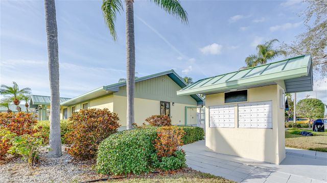 6145 113TH STREET 415, Seminole, FL 33772