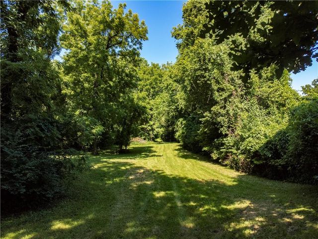 604 N Dickinson Road, Independence, MO 64050