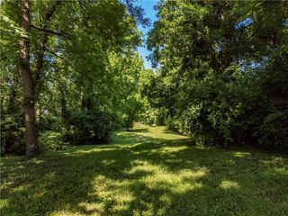 604 N Dickinson Road, Independence, MO 64050