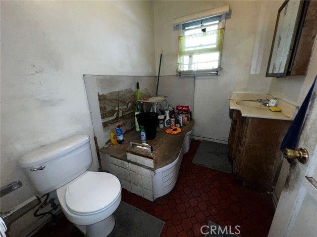 111 N Belle Avenue, Corona, CA 92882