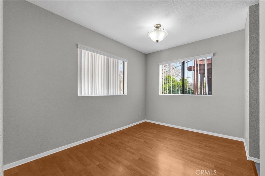 Image 11 of property listing at 1304 Stanley 10, Glendale, CA 91206