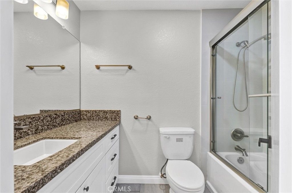 Image 19 of property listing at 1304 Stanley 10, Glendale, CA 91206