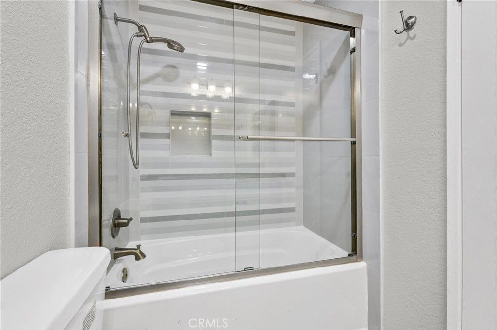 Image 20 of property listing at 1304 Stanley 10, Glendale, CA 91206