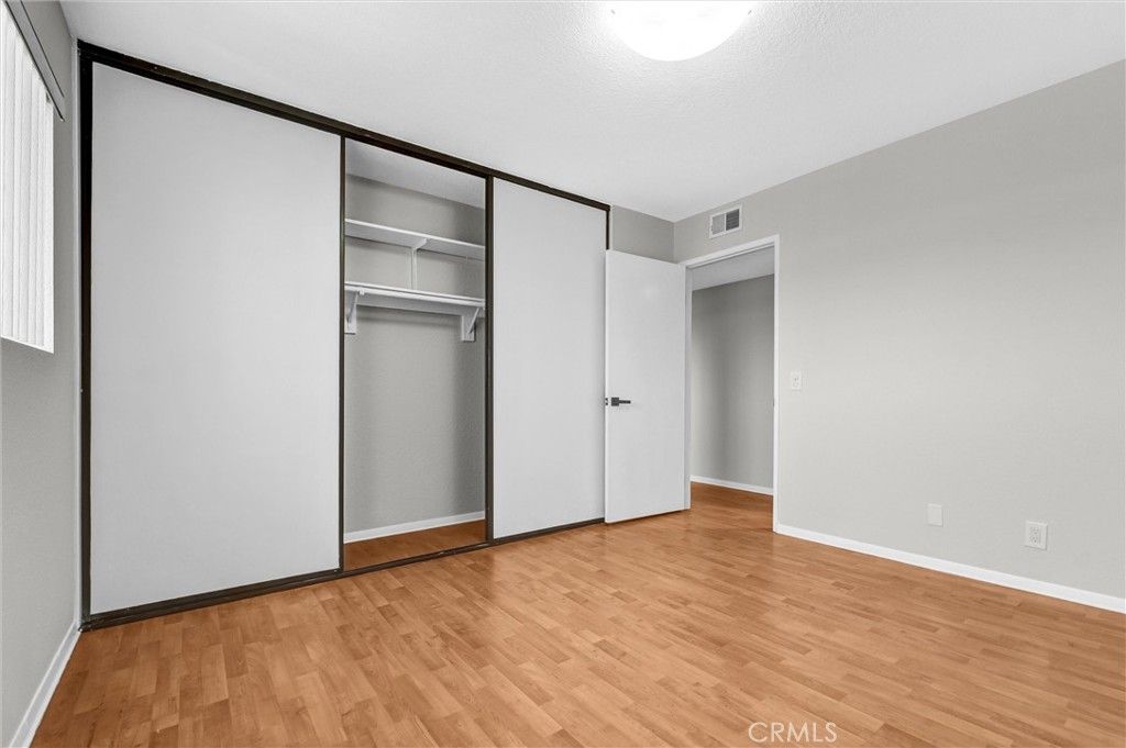 Image 24 of property listing at 1304 Stanley 10, Glendale, CA 91206