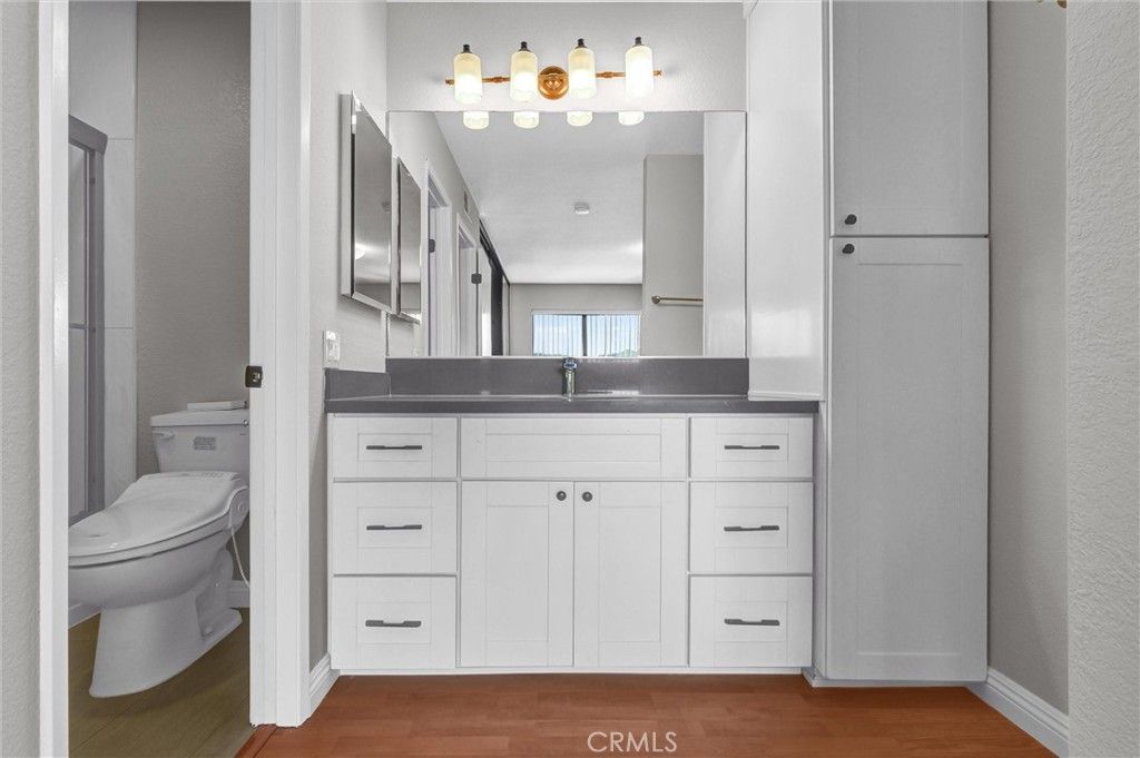 Image 25 of property listing at 1304 Stanley 10, Glendale, CA 91206