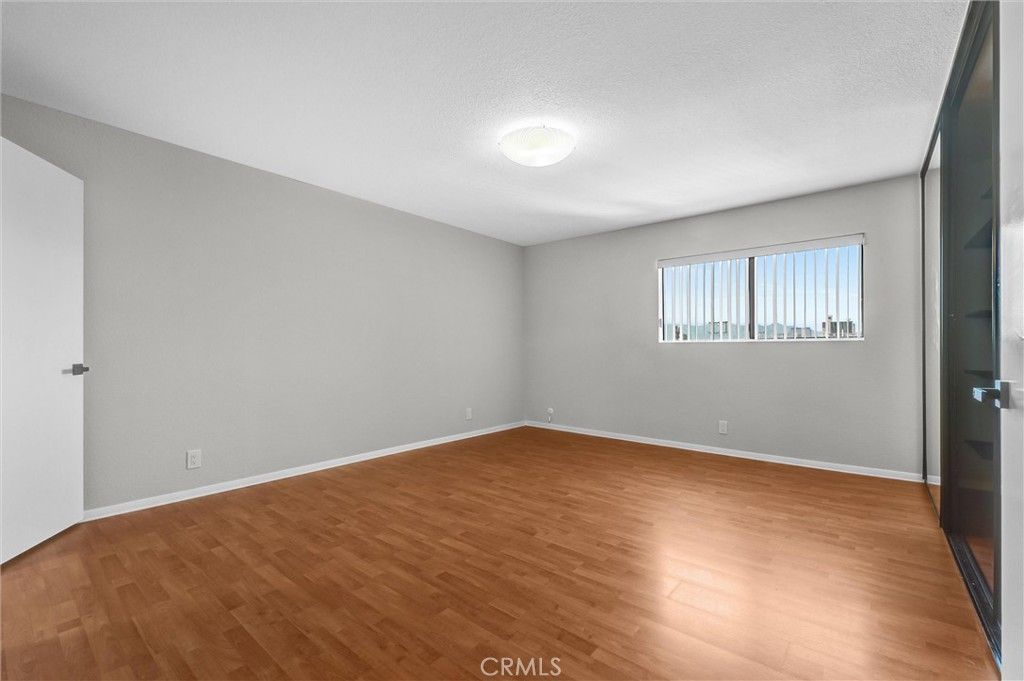 Image 27 of property listing at 1304 Stanley 10, Glendale, CA 91206