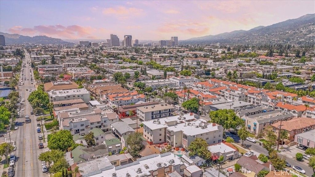 Image 34 of property listing at 1304 Stanley 10, Glendale, CA 91206