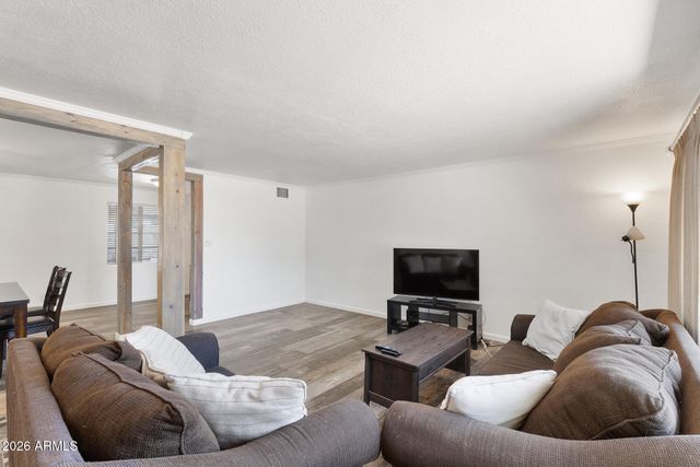 317 E GRISWOLD Road, Phoenix, AZ 85020