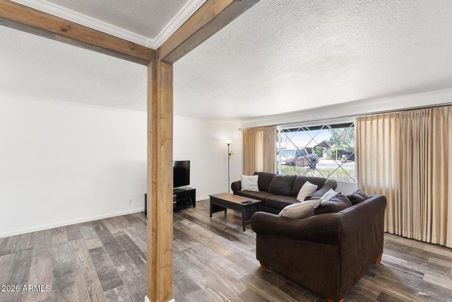 317 E GRISWOLD Road, Phoenix, AZ 85020