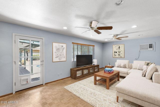 317 E GRISWOLD Road, Phoenix, AZ 85020