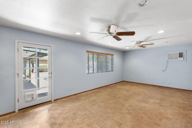 317 E GRISWOLD Road, Phoenix, AZ 85020