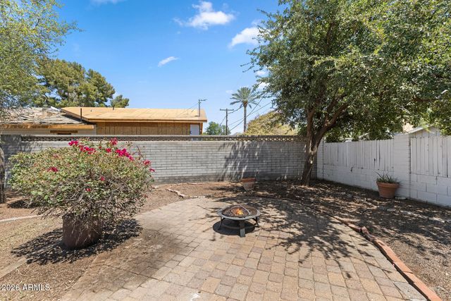 317 E GRISWOLD Road, Phoenix, AZ 85020