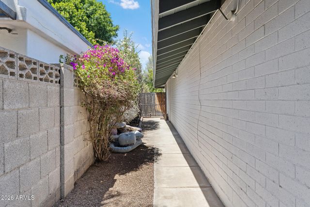 317 E GRISWOLD Road, Phoenix, AZ 85020